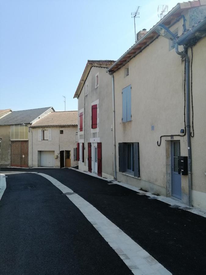 Le Refuge De La Sallee Gençay Buitenkant foto
